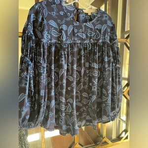 Beautiful, flowy top with ties at the sleeves !